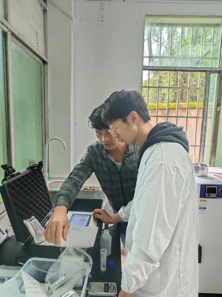 山東萊恩德食品安全檢測(cè)儀走進(jìn)江西省新余市逸夫小學(xué)，為師生食品安全保駕護(hù)航